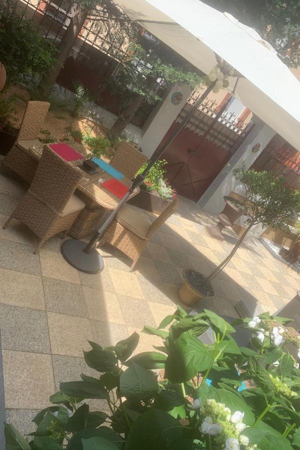 Guesthouse La Villae Mazamet ภายนอก รูปภาพ